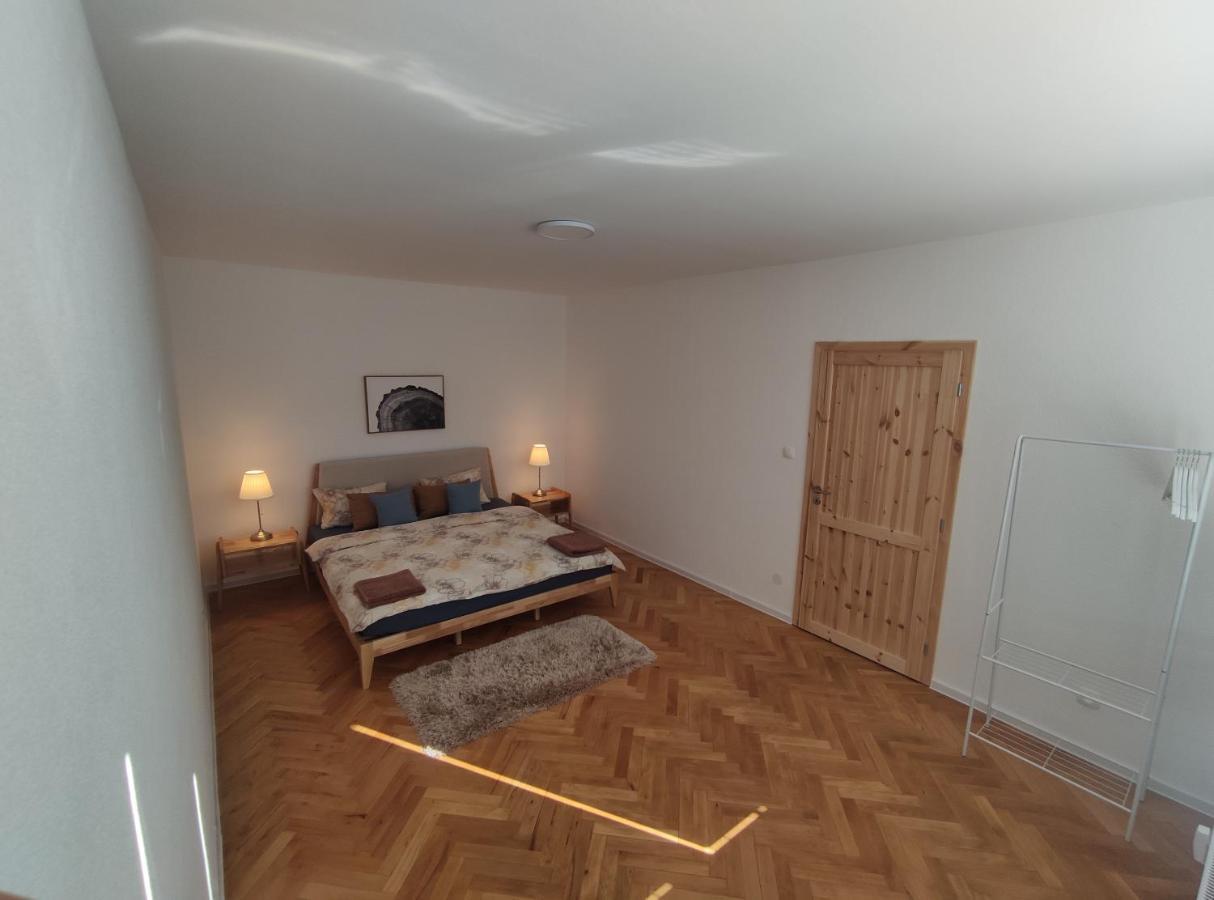 Sky Apartment Прьевидза Экстерьер фото